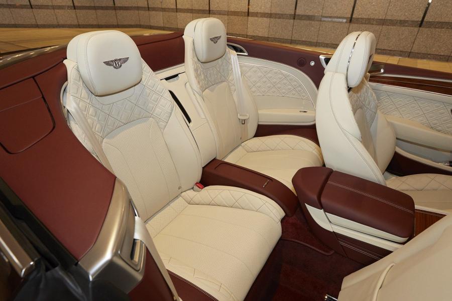 Интерьер Bentley Continental GT Convertible 2019 года  (JP) (фото 15 из 18)